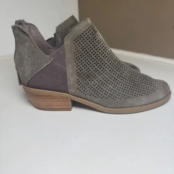 Crown Vintage Tabby Grey Suede Perforated Ankle Boots Womens 6 Laser Cut Booties - Image 3