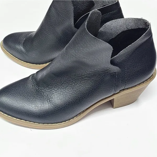 Universal Threads Women's Ankle Booties in Black Size 7 - Image 5