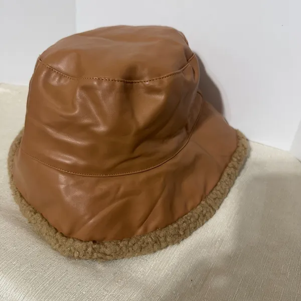 Bucket‎ Hat Lot womens pink furry Venice Beach & Tan reversible sherpa/leather - Image 2