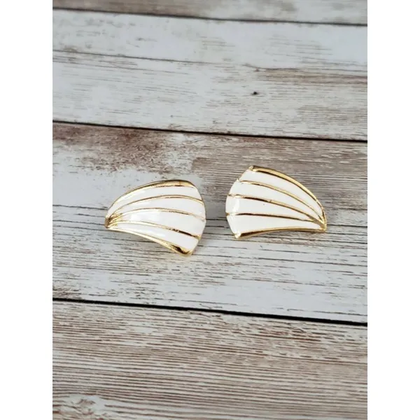 Vintage Clip On Earrings - White & Gold Tone Fan 1" - Image 3