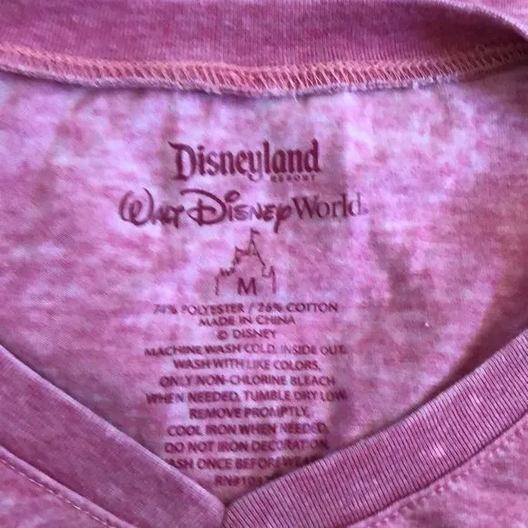 5/$30 🎈 Disney medium red Mickey mouse t shirt - Image 3