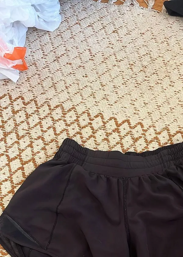 Lululemon Hottie Hot Shorts 2.5” - Image 4