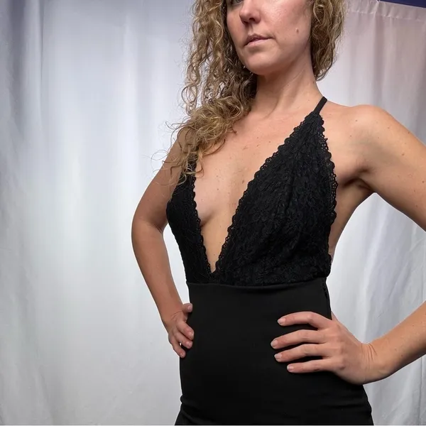 Lulus T Back Lace Deep V Mini Dress‎ in Black Size Small - Image 10