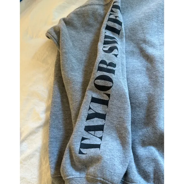Taylor Swift Eras Tour Sweatshirt Size M Gray Graphic Logo 1/4 Zip Official Merc - Image 3