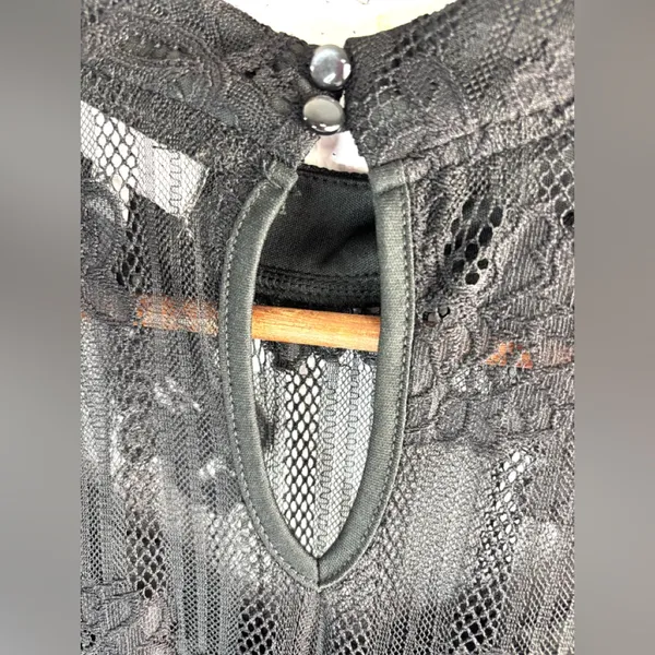 Eve & Maddie 2X Fairygoth High Neck Sleeveless Lace Top in Black - Image 5