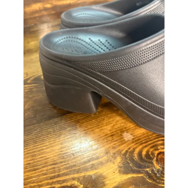 Crocs black heeled clogs size 11 - Image 4