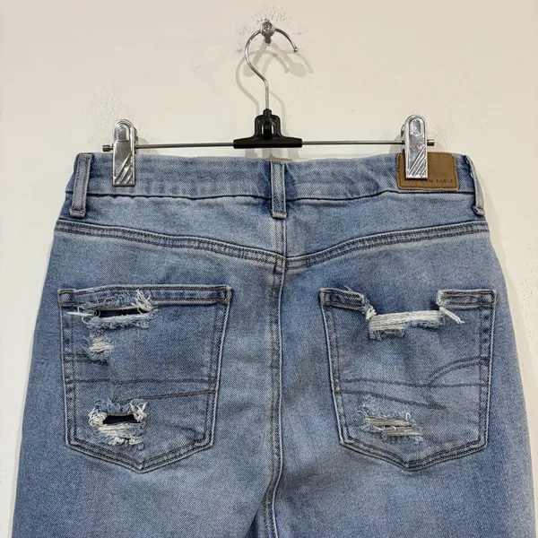American Eagle Ripped Mom Jeans Size 6 Light Wash Distressed - Image 7