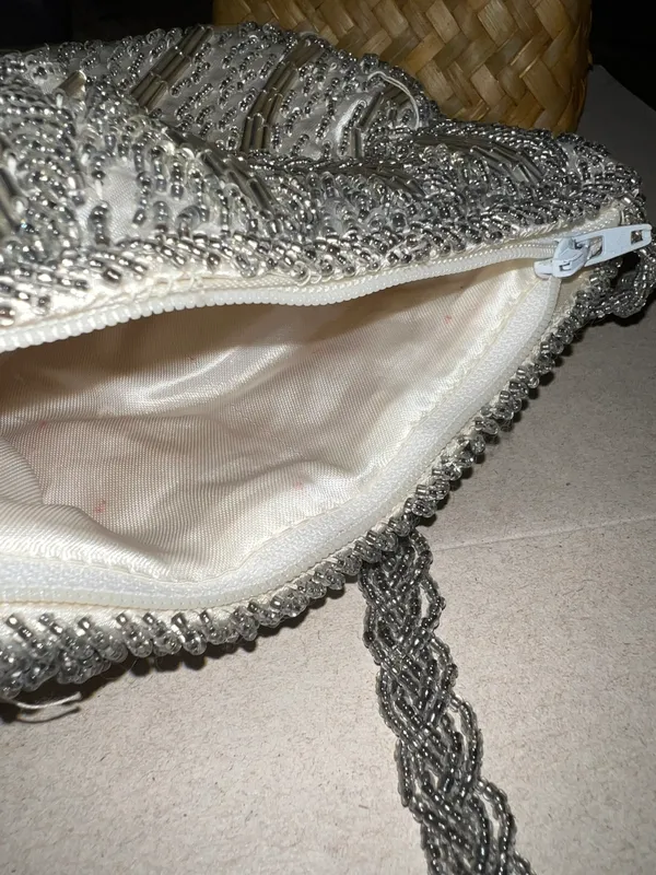 Vintage 1950’s Silver Beaded Purse Hand Beaded Made in Hong Kong Gorgeous bag - Image 5