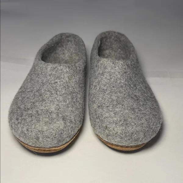 Kyrgies Women's Gray Felted Wool Slip-On Slippers - Image 4