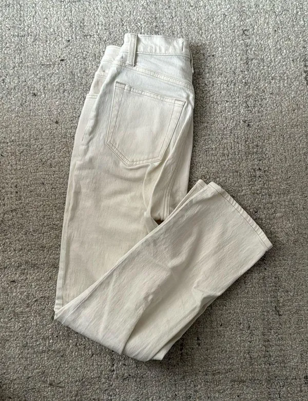 Abercrombie Curve Love Ultra High Rise 90s Straight Jean 25 short - Image 4