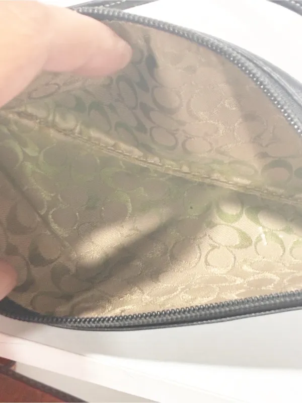 COACH "SOHO" Vintage Leather Wristlet Black Snap Zipper Closure - Image 3
