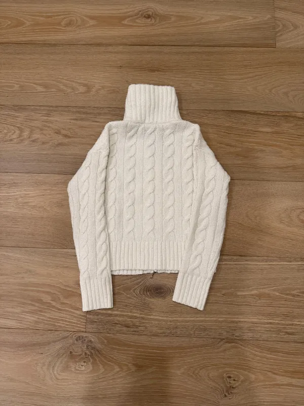 Hollister White Cardigan Knit - Image 3