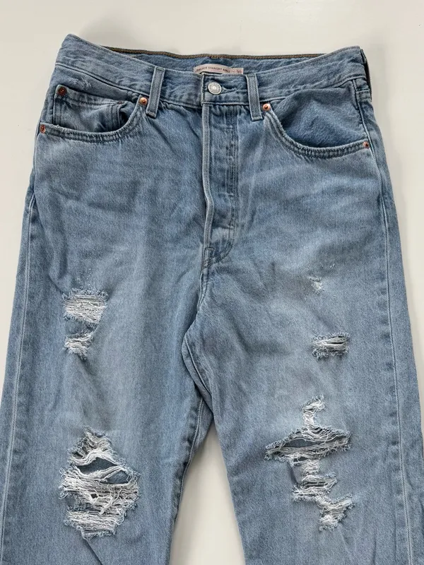 Levi’s Distressed Ribcage Straight Ankle Jeans size 30 - Image 2