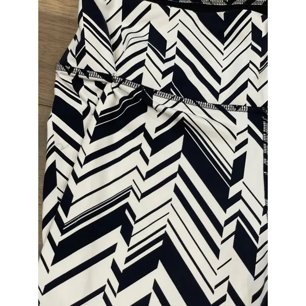 Nike Dri‑Fit Size L Black & White Print Capri Leggings - Image 4