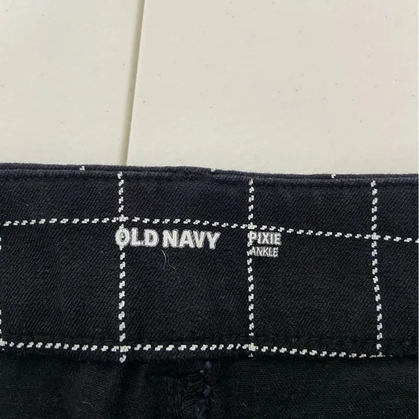 NWOT | Old Navy women’s checkered‎ pixie ankle length pants — size 4 - Image 7