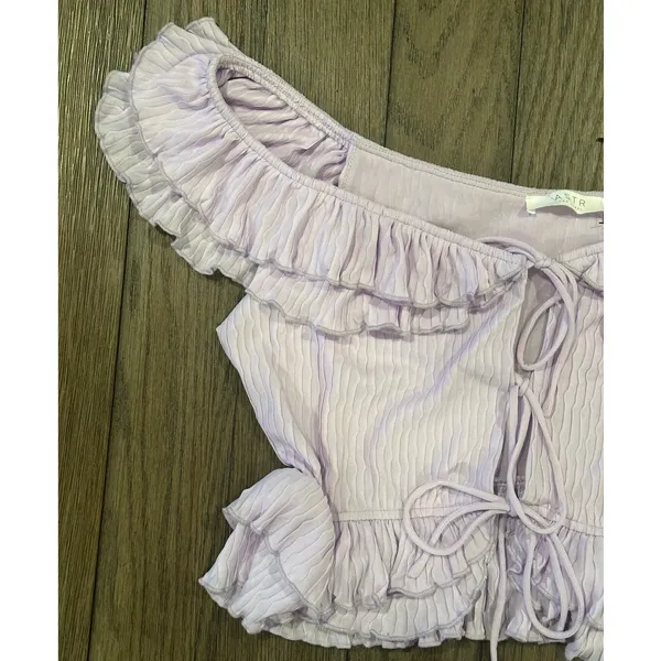 Astr The Label Women's Lavender Pintuck Tie Front Crop Top Ruffle L NWT - Image 3