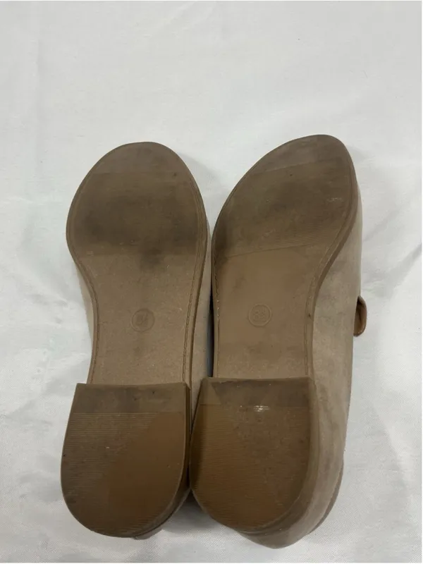 Universal Threads Womans Universal Thread Slip On Loafers 8.5 Beige Flat Heel Round Toe - Image 7