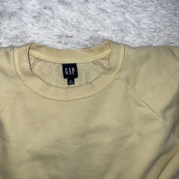 GAP Crewneck Sweater in Pale Yellow size XL Sweatshirt - Image 3
