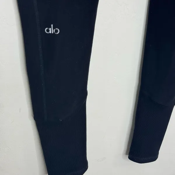 ALO Yoga High-Waist Alosoft Lounge Leggings Black Ribbed Size Small - Image 8