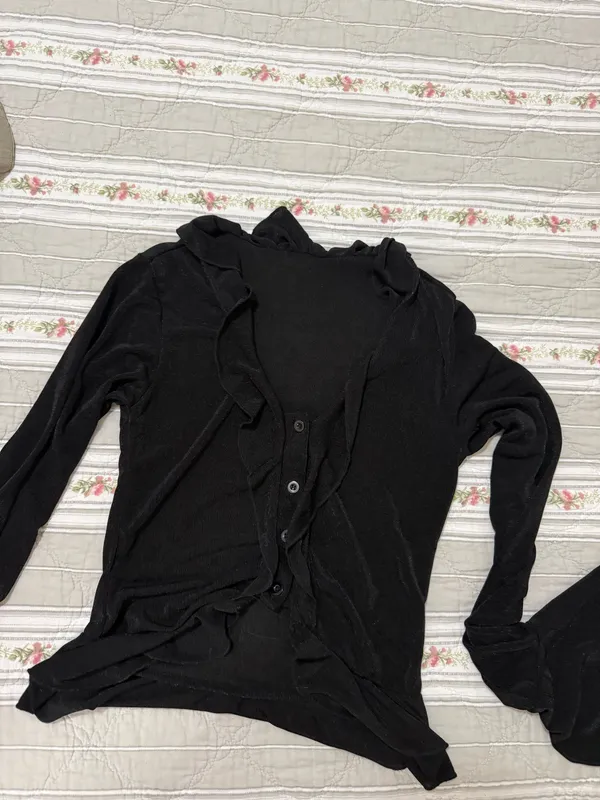 Ruffle Trim Button V - Image 3