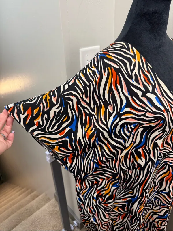 van winkle & co. Zebra Stripe V-Neck Short Dolman Sleeve Satin Midi Caftan Lg - Image 4