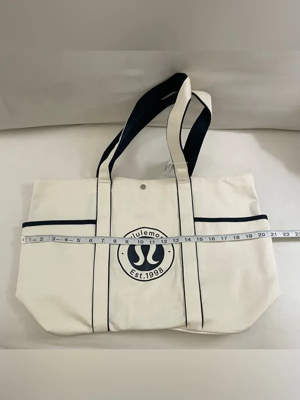lululemon athletica Daily Multi Pocket Canvas Tote cream with Navy Logo NWT - Image 5