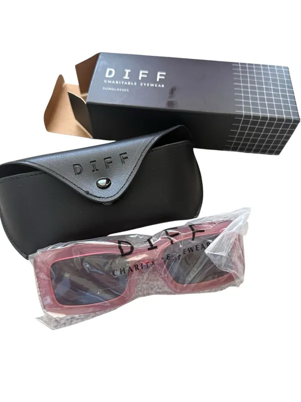 DIFF Eyewear Indy Rectangular Sunglasses Reddish Pink New in Box - Image 2