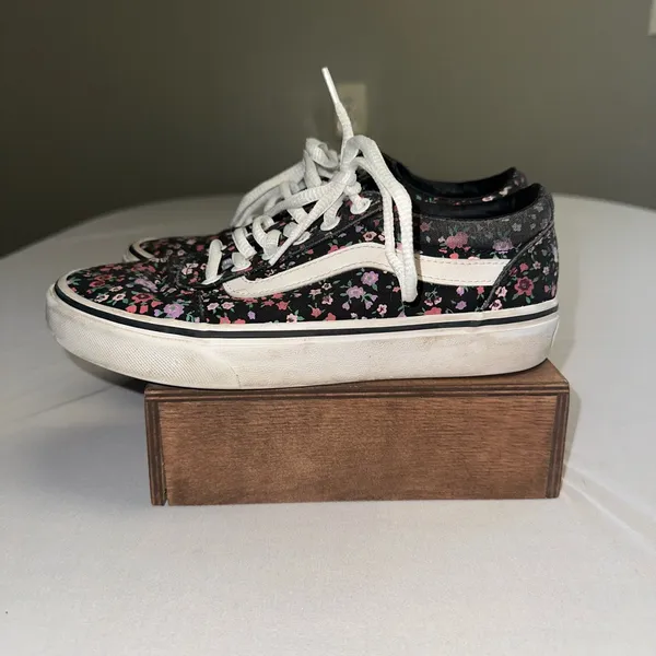 Vans • Liberty Floral Ditsy Low Top Sneakers Size 6 - Image 4