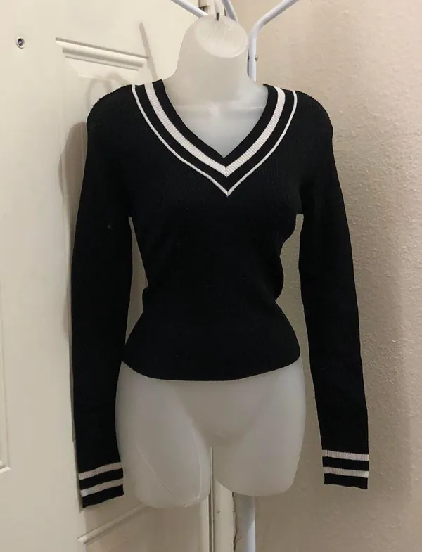 Black and white striped V-neck sweater top shirt blouse long sleeve preppy dark academia goth old money Size L - Image 2