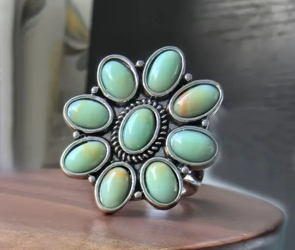 & Other Stories Women’s Gorgeous Vintage Design Stainless Steel Flower Design Ring - Size 7 - Image 3