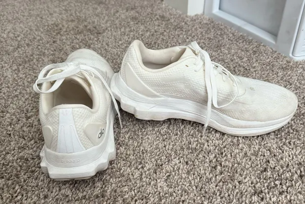 Alo Yoga Runner Sneakers White - Image 4