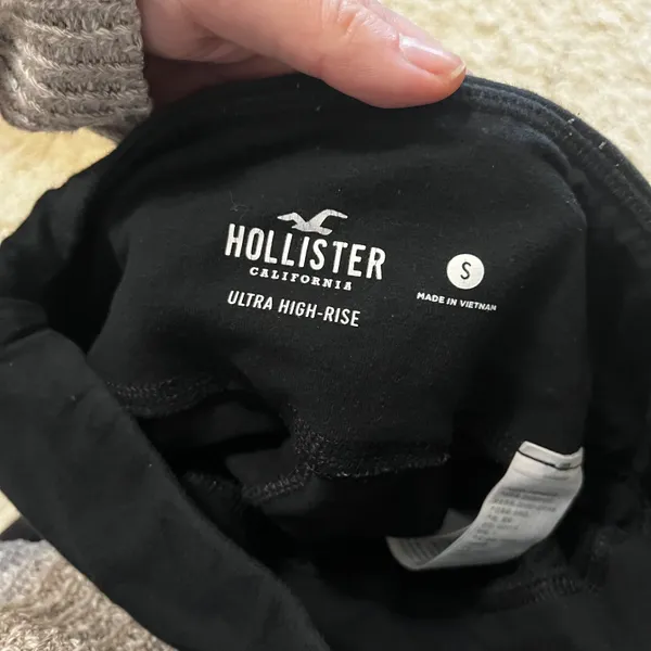 Hollister Black Flare Leggings Size Small - Image 2