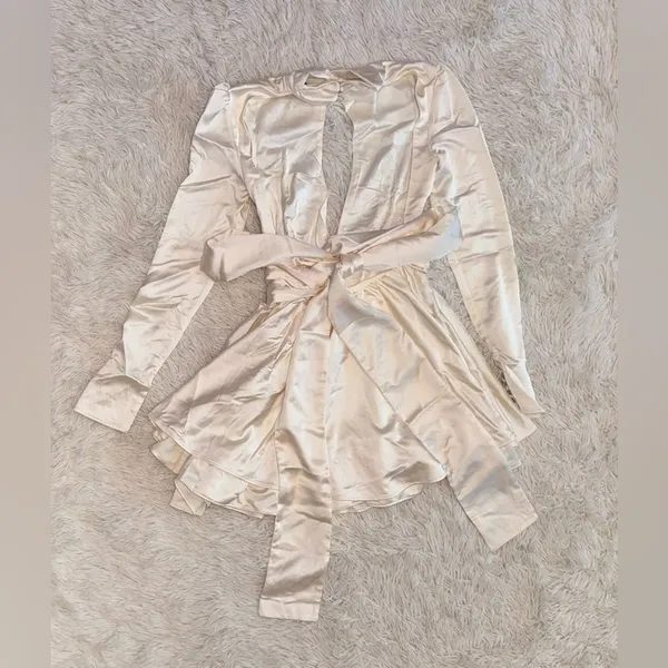 NWOT HOUSE OF CB 'Aryana' Ivory Bow Long Sleeves Mini Dress sz XS - Image 8