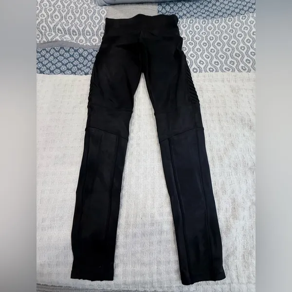 Spanx Moto Faux Leather Black Leggings Pants, size M EUC! - Image 4