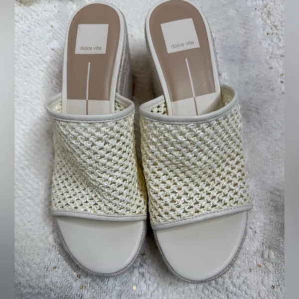 Dolce Vita Raffia platform Wedge Sandals 8.5 White - Image 4