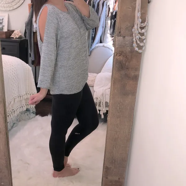 Gap size XLarge black striped cold shoulder top - Image 2