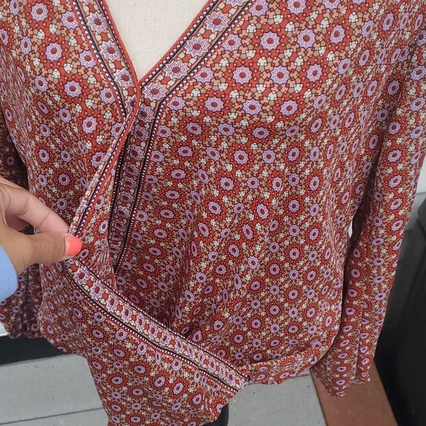 Max Studio Faux Wrap High-Low waist V-Neck Blouse - Image 6