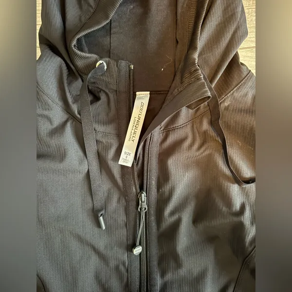 Small black active jacket - Image 2