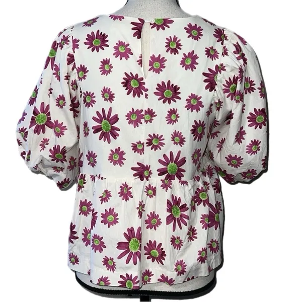 &MERCI medium ivory Hey Girl Flower Bubble Sleeve Top In White purple flowers - Image 2