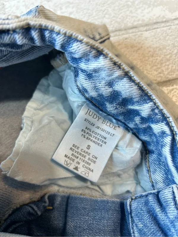 Judy Blue High-Rise Cherry Denim Shorts - light Wash Size Small 100% Cotton - Image 6