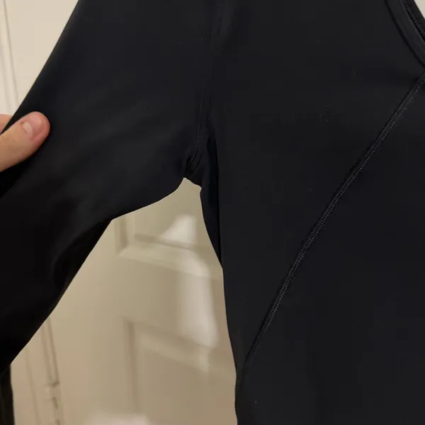Lululemon Black Long Sleeve Women's Top - Image 6