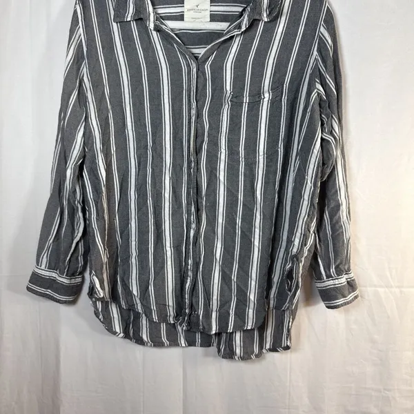 American Eagle Oversized Fit Grey And White Striped Button Shirt Women’s Medium - Image 3
