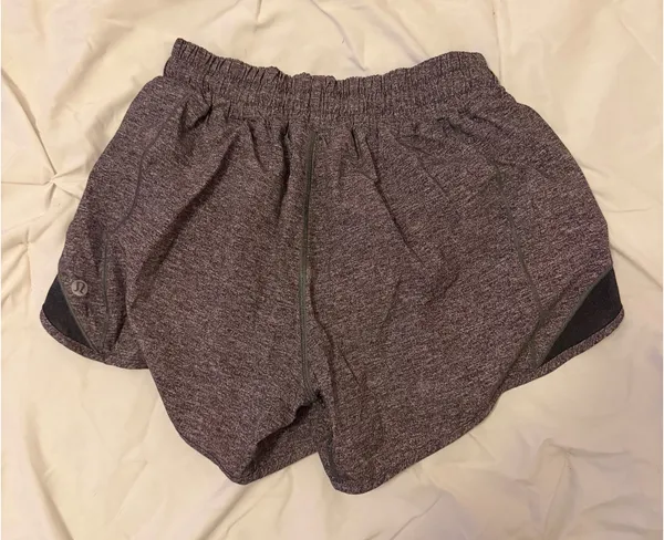 Lululemon Shorts Hotty Hot 4" - Image 2