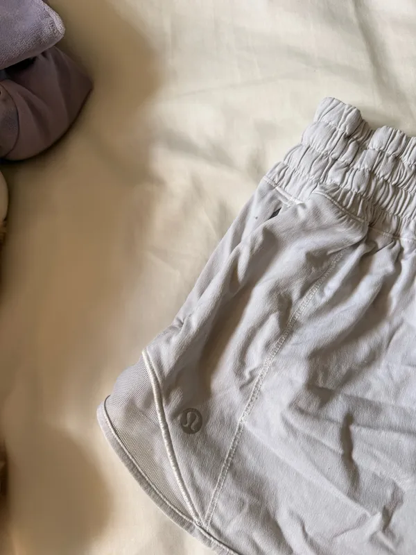 White Lululemon Hotty Hot 2.5" Shorts High-Rise - Image 3