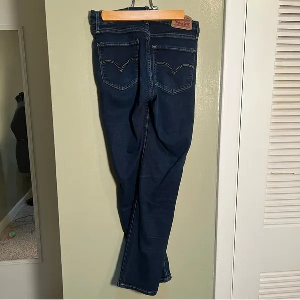 Levi's Women's Size 26 26x28 724 High Rise Straight‎ Jean Dark Wash Stretch - Image 7
