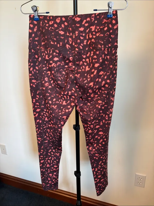 High-Rise Printed Leggings in Burgundy and Coral - Image 2
