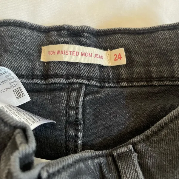 Levis High Waisted Mom Jeans Black Washed Distressed Women's Size 24 - Image 3