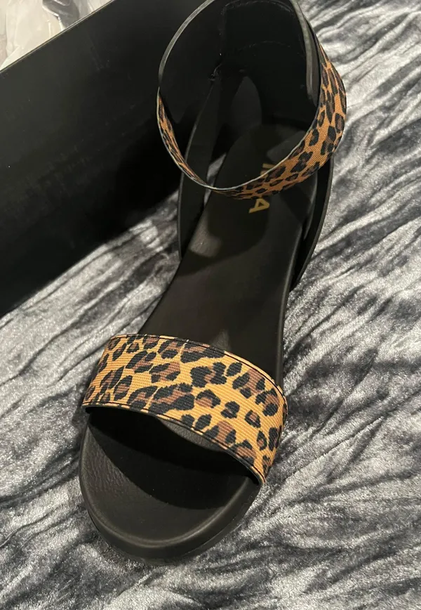 Women's Leopard Sandals Size 7.0 - Image 5
