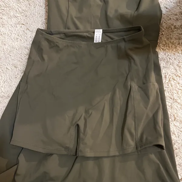 Dress Size Medium - Image 4