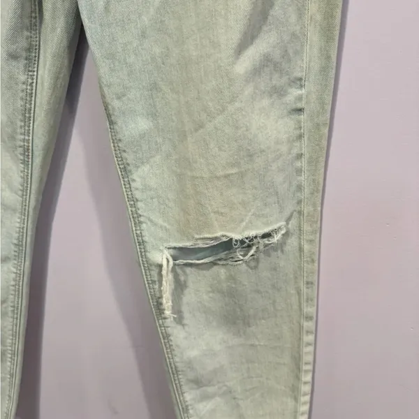 Light‎ wash American Eagle mom Jean - Image 2